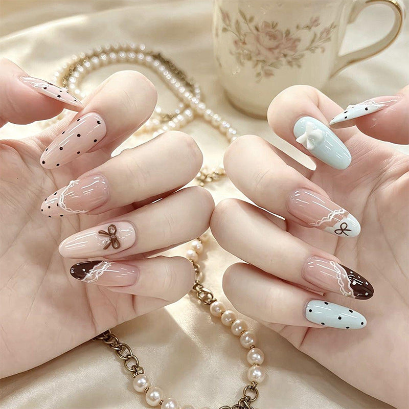 Artificial nail set with elegant accents and fine designs Kalsten
