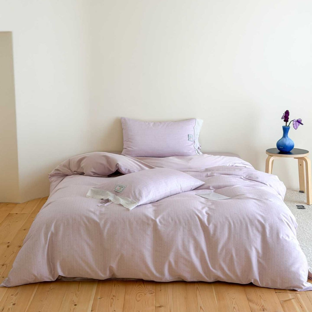 Romantic cotton bedding set with fine stripe and floral border print