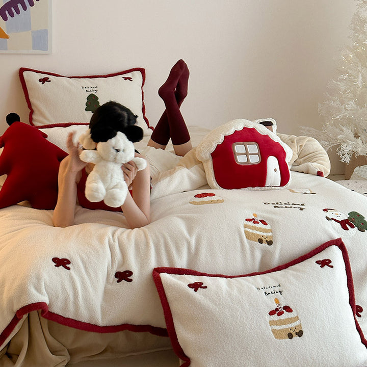 Cozy Reversible Bedding Set made of Teddy Fleece with Embroidered Designs and Decorative Piping