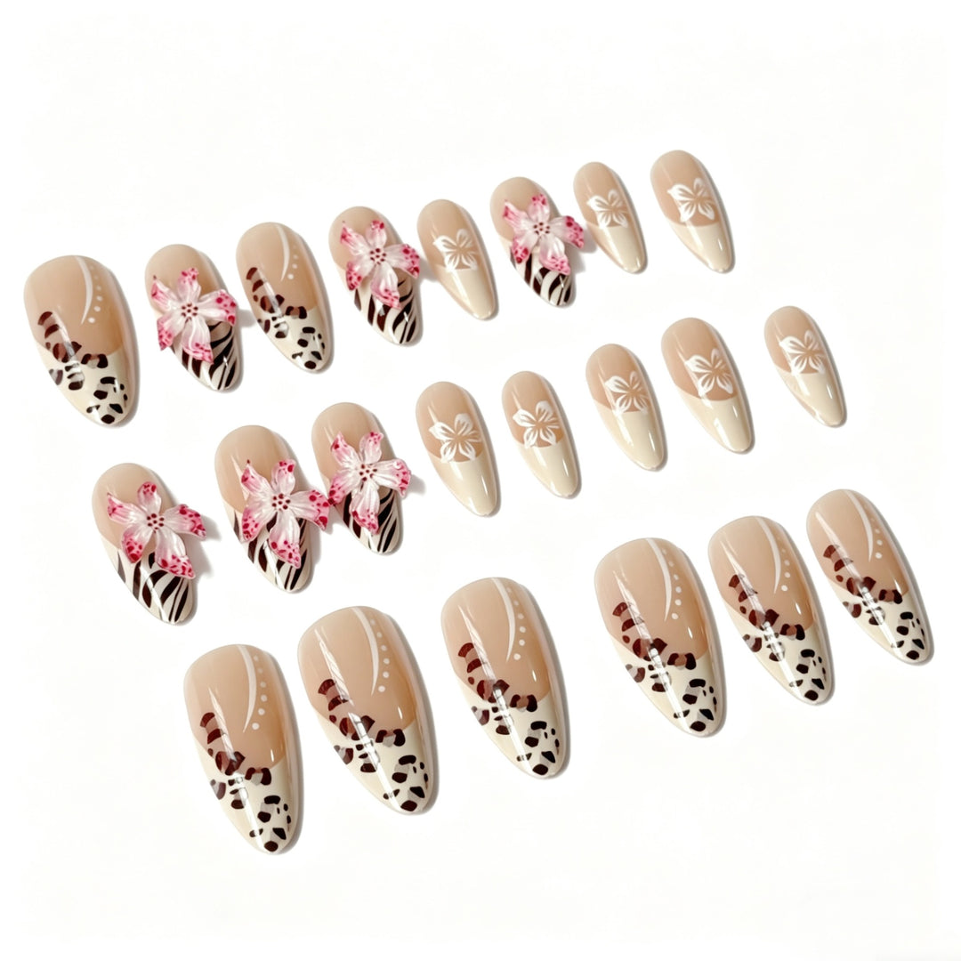 Artificial nails with floral design and elegant lace look Kalsten