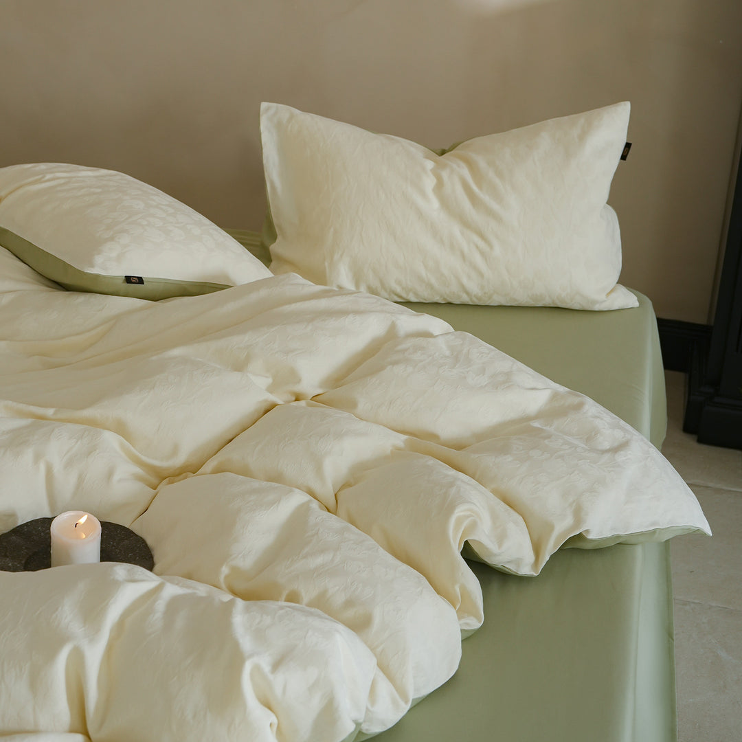 Fine woven bedding set made of cotton satin with subtle jacquard flower texture