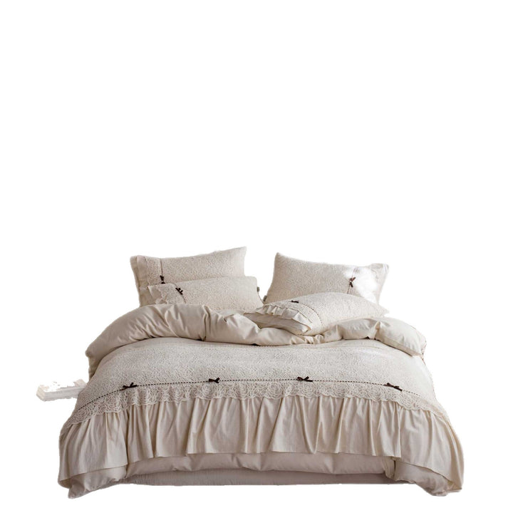 Bedding set made of cotton-linen with lace application, ruffle and decorative pillow