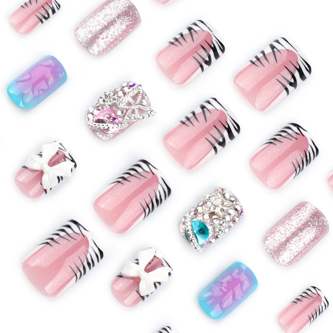 Artistic Nail Art with Glitter and 3D Details Kalsten