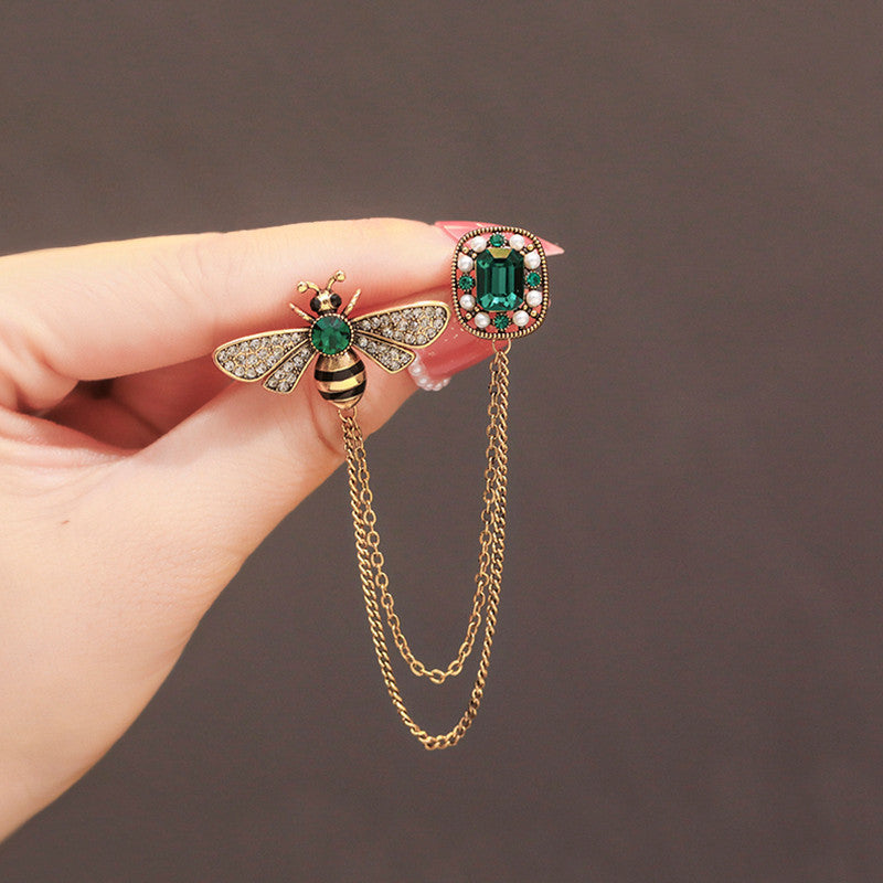 Elegant Bee-Inspired Brooch Kalsten
