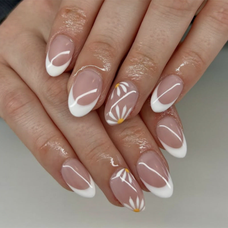 Artificial nail art with playful dots and bows Kalsten
