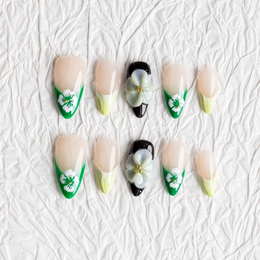 Floral Art Press-On Nail Design