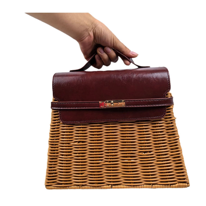 Ladies elegant woven handbag with wooden lid Kalsten