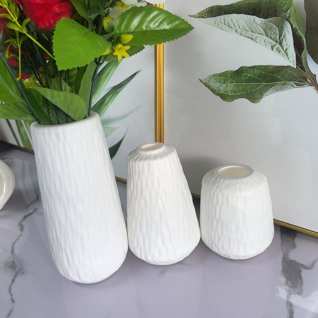 Textured Ceramic Vase Kalsten