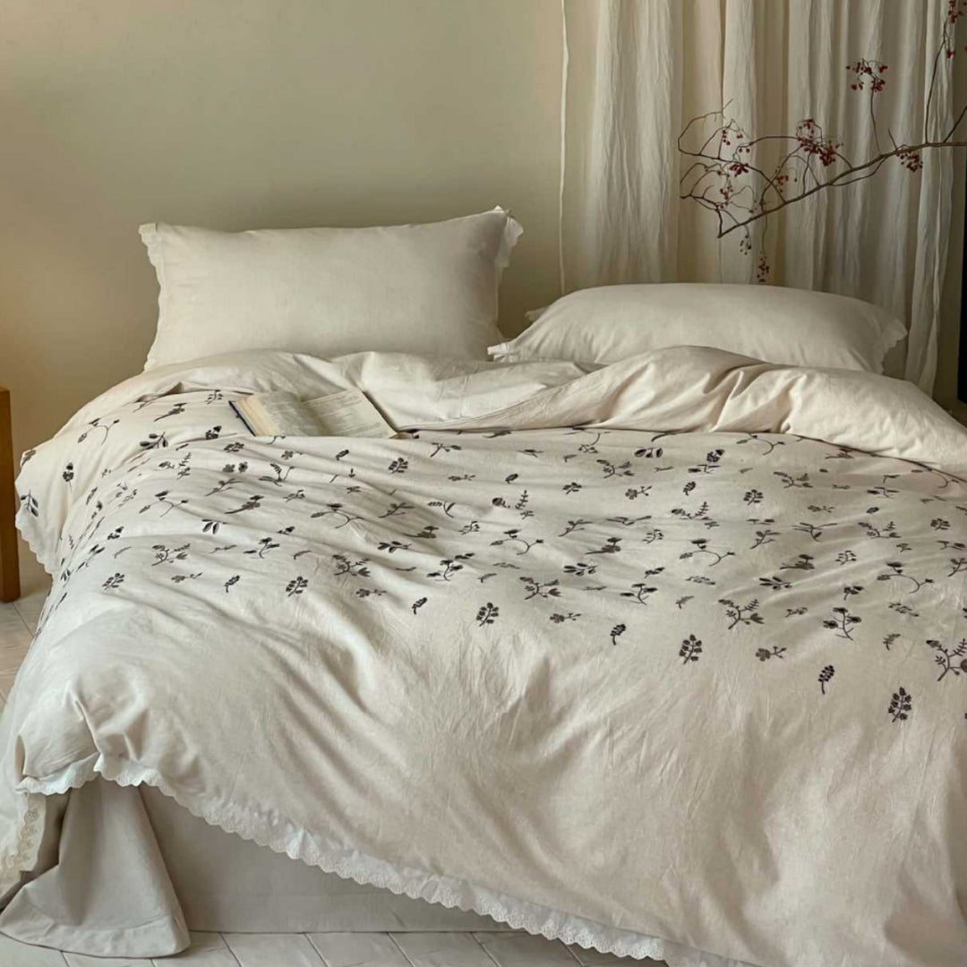 Cotton-linen bedding set with lace edge and subtle floral print
