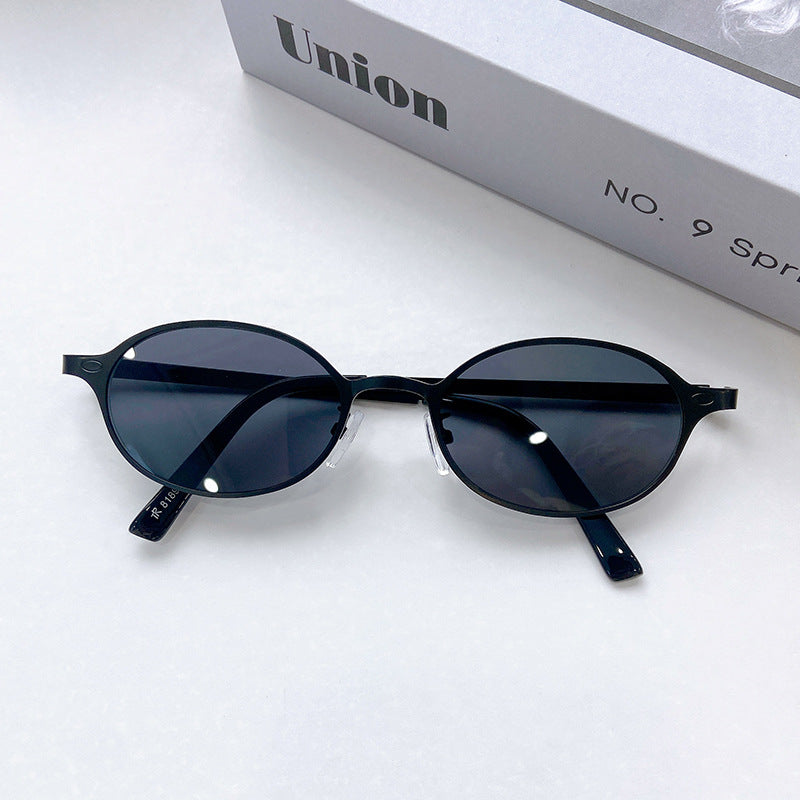 Fashionable Round Sunglasses with Elegant Golden Frame Kalsten