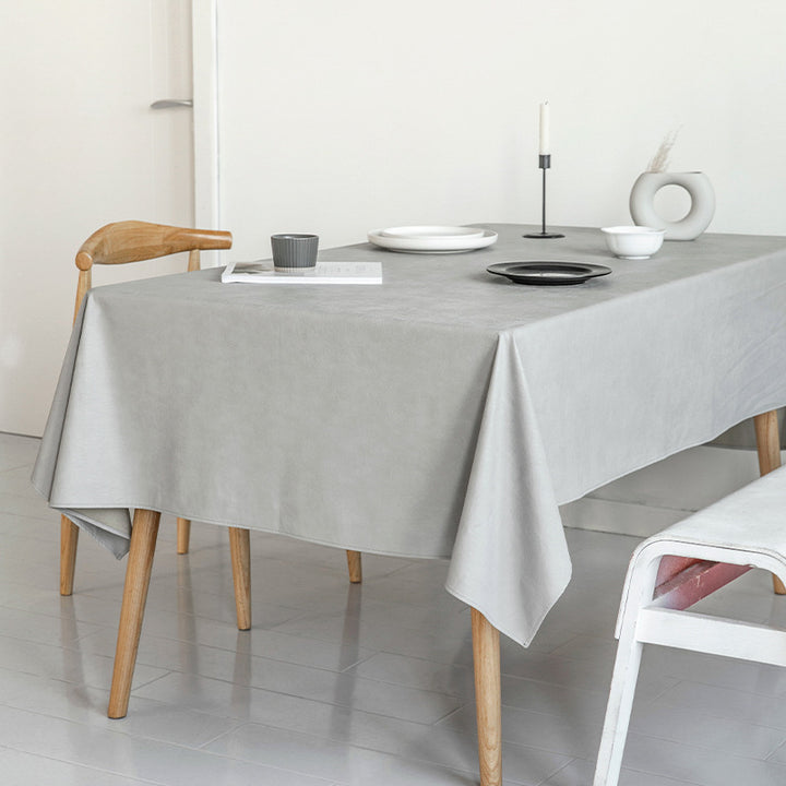 Easy-care rectangular tablecloth made of cotton-polyester with water-repellent coating