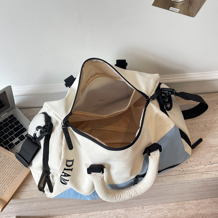Sporty travel bag with various compartments and durable material Kalsten