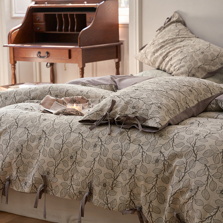 Bedding set made of cotton percale with fine floral woven texture and decorative bows