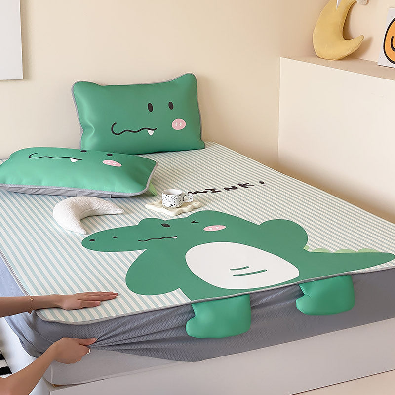 Waterproof children's mattress cover with non-slip fitted sheet & cute cartoon animal designs