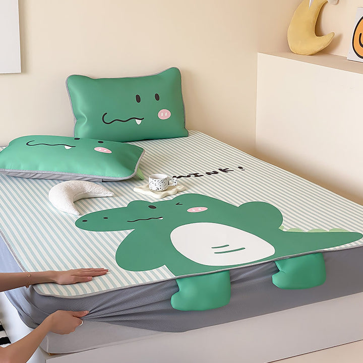 Waterproof children's mattress cover with non-slip fitted sheet & cute cartoon animal designs