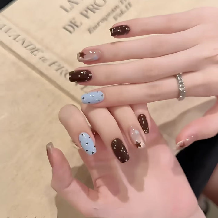 Artistic Star-Themed Nail Art Extensions