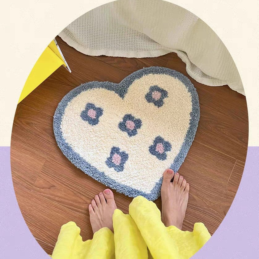 Heart-Shaped Plush Bath Mat Kalsten