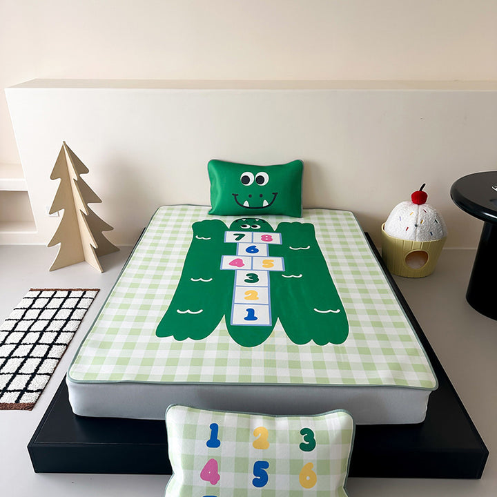 Children's mattress topper with panda print, measuring scale and two pillows non-slip washable