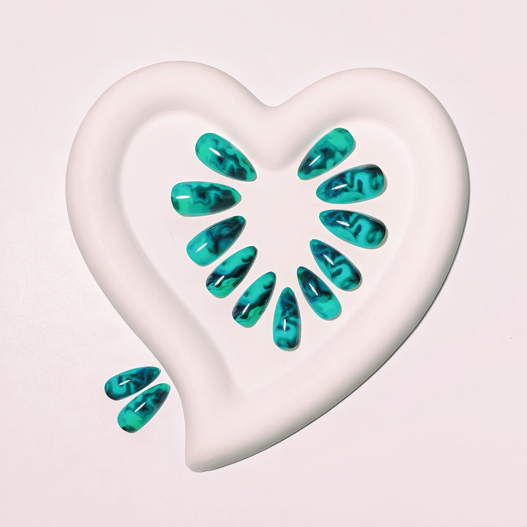 Elegant Swirl Pattern Nail Art Kalsten