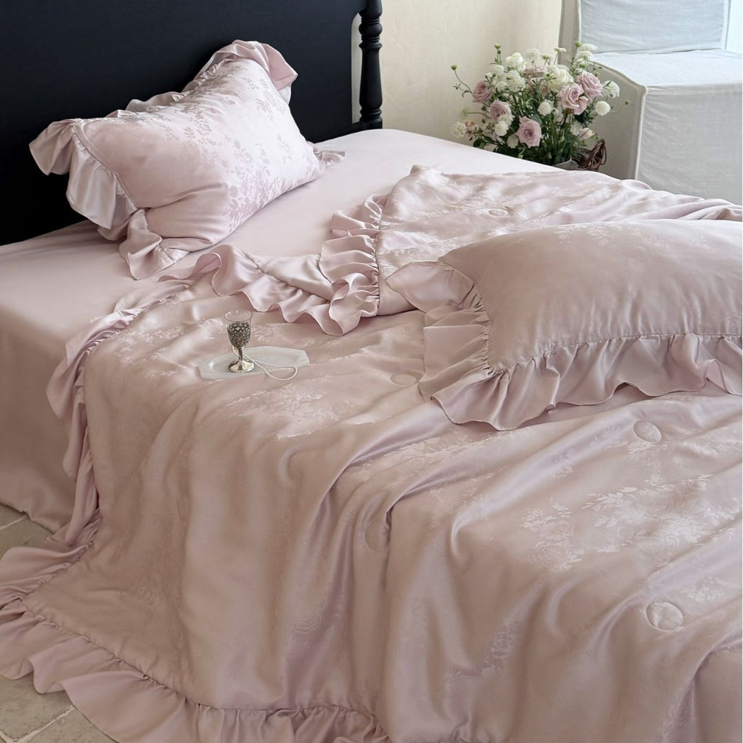 Luxury satin bed set with jacquard relief and ruffled edges