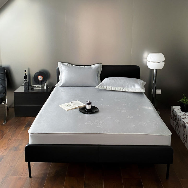 Quilted mattress topper with jacquard pattern and non-slip base