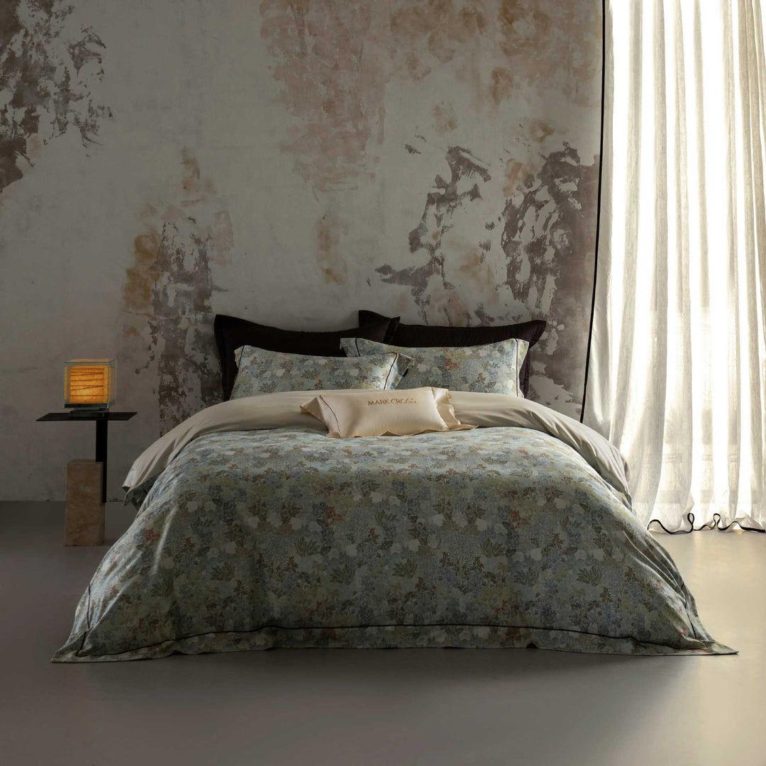 Bed linen set with subtle leaf and feather jacquard made of cotton percale