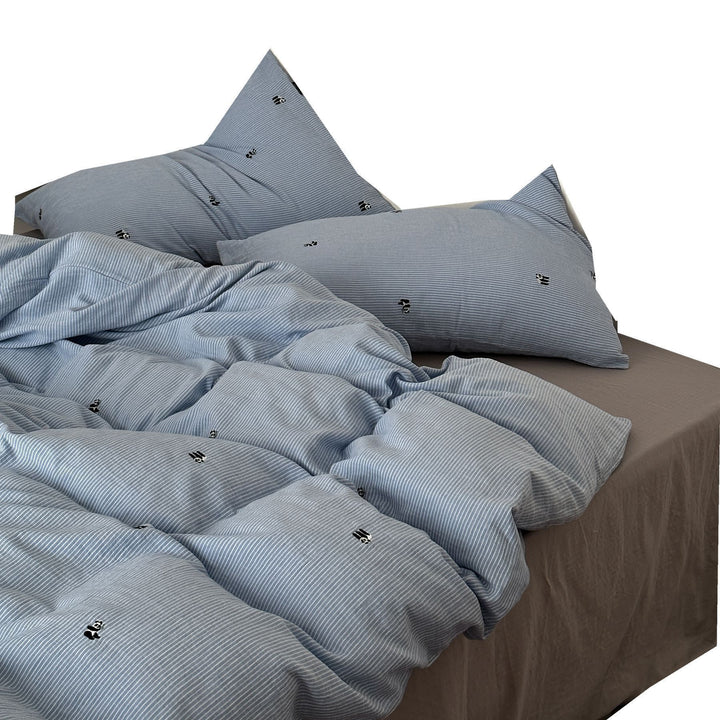 Bedding set made of breathable cotton percale with fine pinstripes and embroidered panda motifs