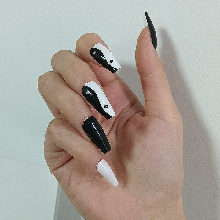Artificial nails with Yin-Yang design Kalsten