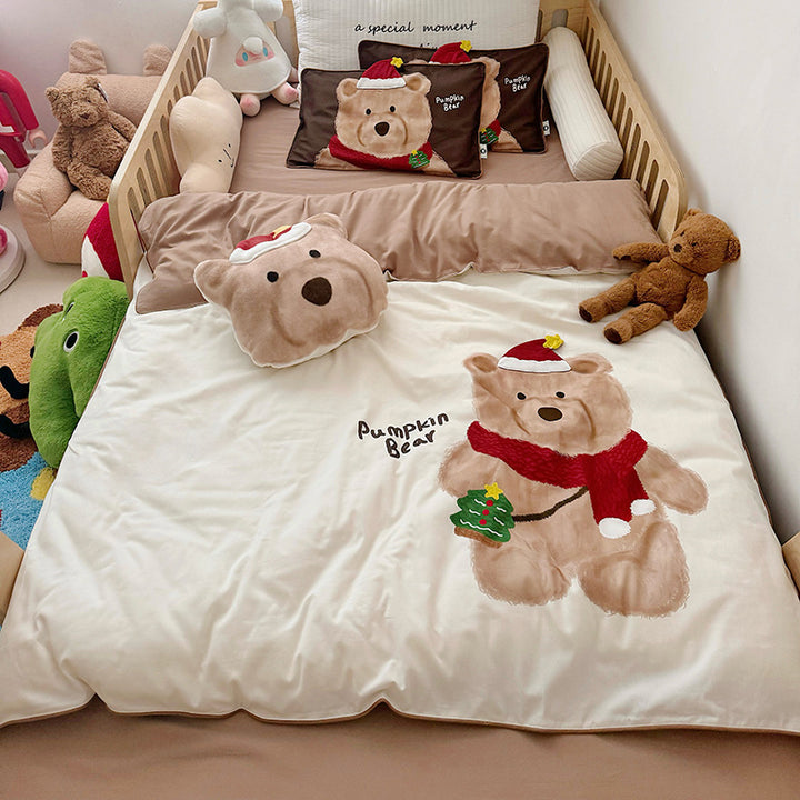 Children's bedding set with plush application and bear motif