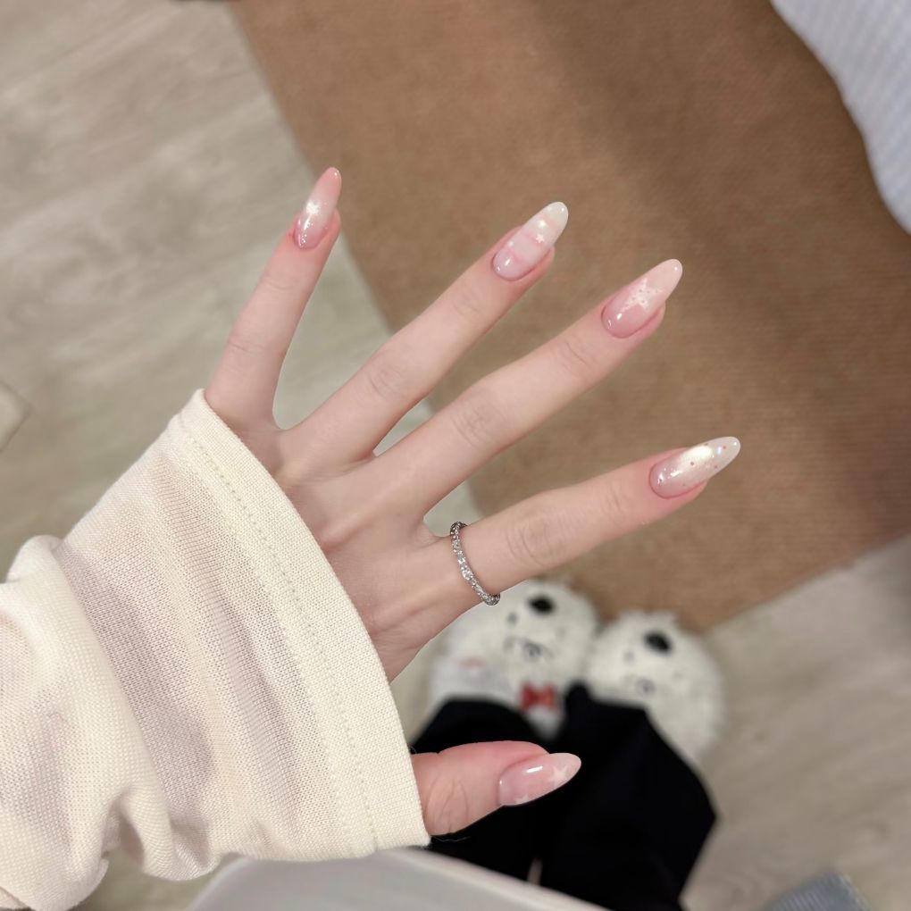 Elegant Almond Shaped Press-On Nail Extensions