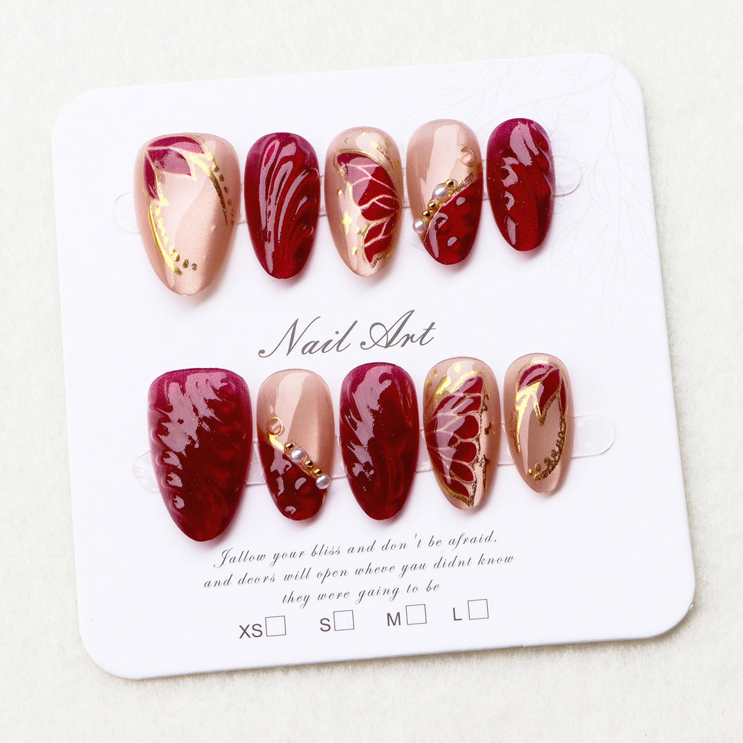 Artistic Nail Art Set with Elegant Leaf Patterns