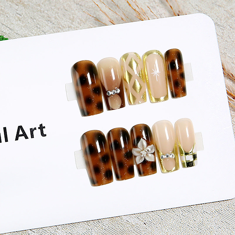 Elegant artificial nails with floral and glittering details Kalsten