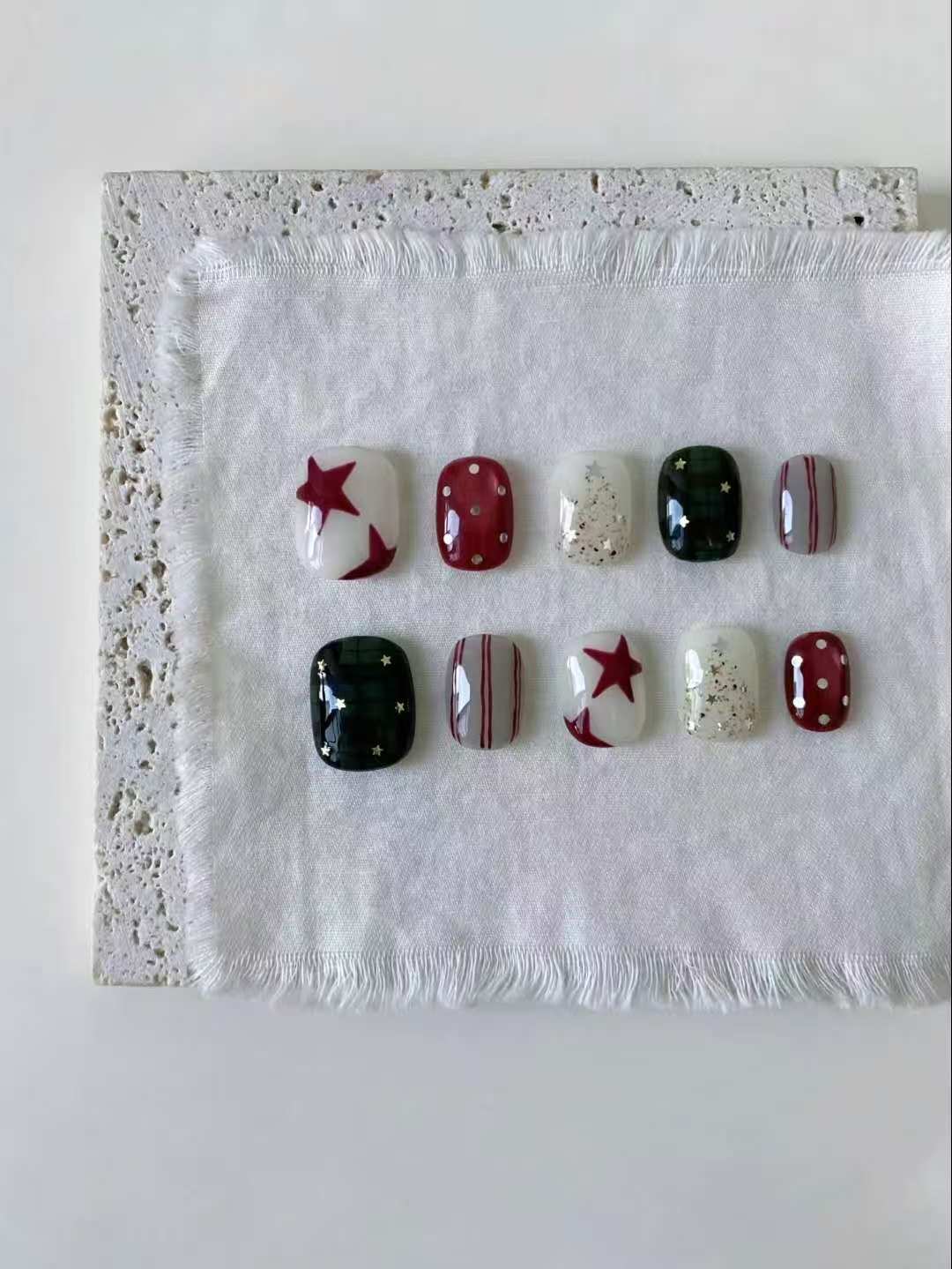 Artistic Press-On Nail Art Set with Star and Grid Designs
