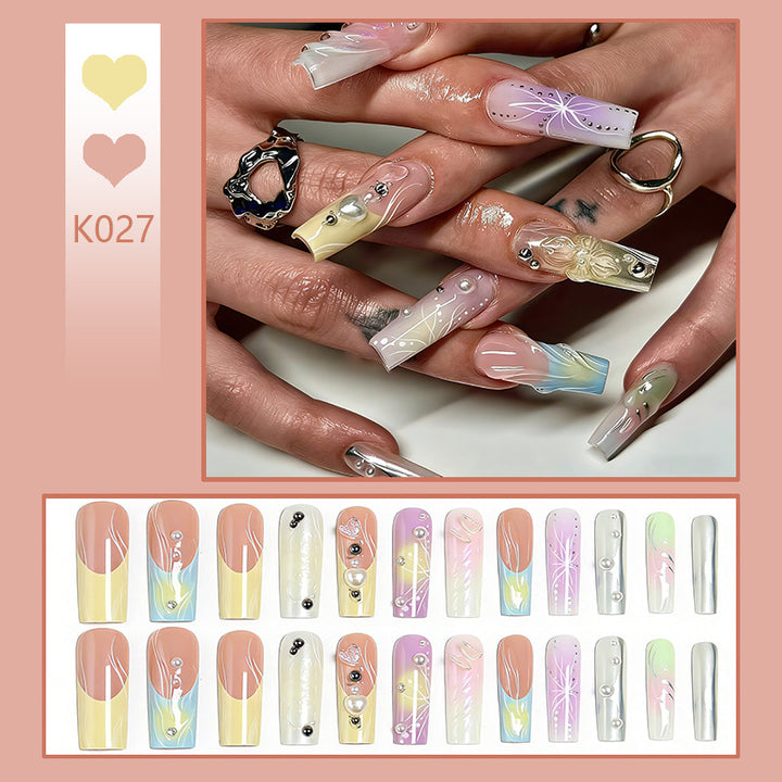 Artificial nail set with elegant floral and sparkling accents Kalsten