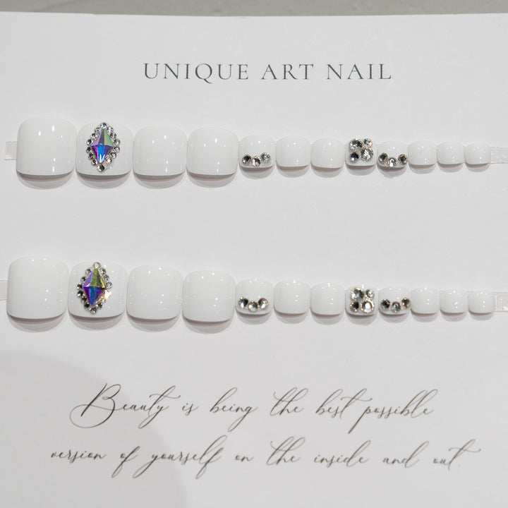Rhinestone-Embellished Pedicure Nail Art  1791110623