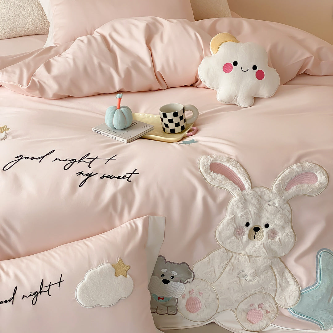 Children's bedding set with embroidered appliqués, satin look and cuddly motif
