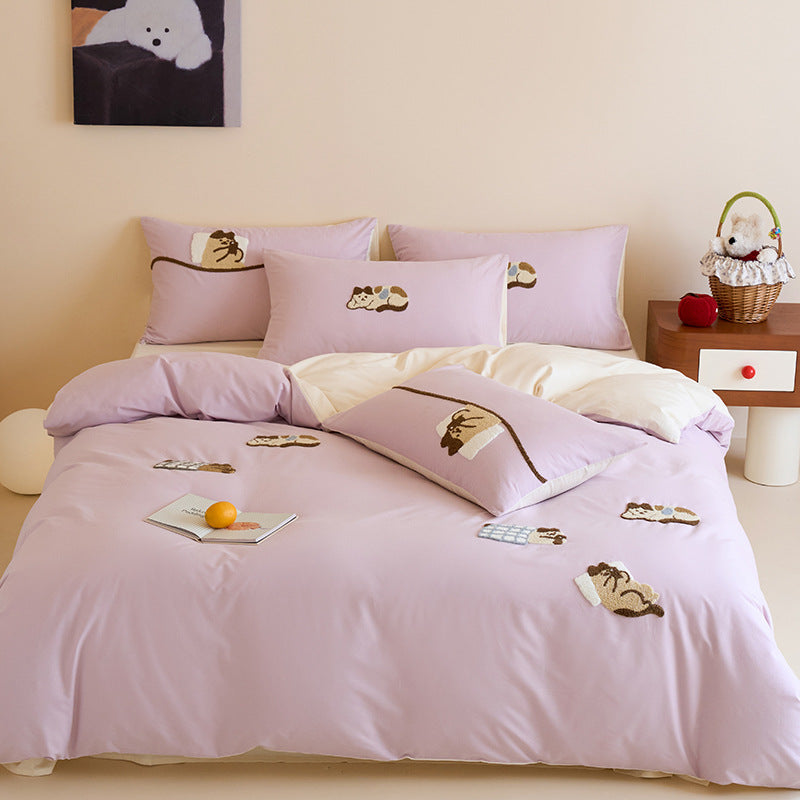 Cotton bedding set with embroidered cat appliqués and reversible pillowcases