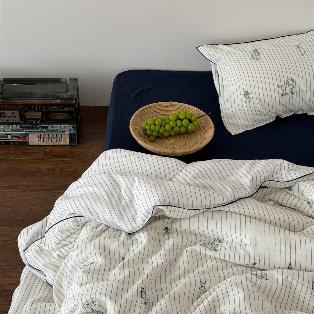 Bedding set made of cotton-linen with fine stripes and decorative piping