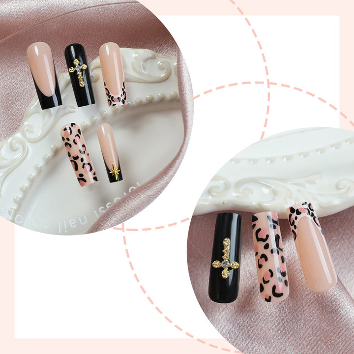 Artificial nail set with aesthetic accents and elegant designs Kalsten