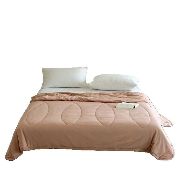 Reversible quilted bedspread with pillow covers made of breathable microfiber