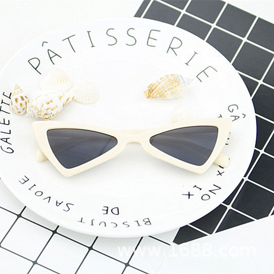 Women's fashionable Cat-Eye sunglasses with elegant design Kalsten