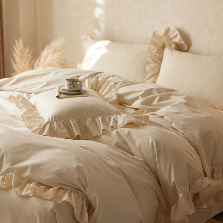 Luxurious bedding set with ruffle hem and soft cotton touch