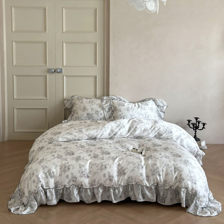 Elegant satin bedding set with ruffled edge and Toile-de-Jouy motif