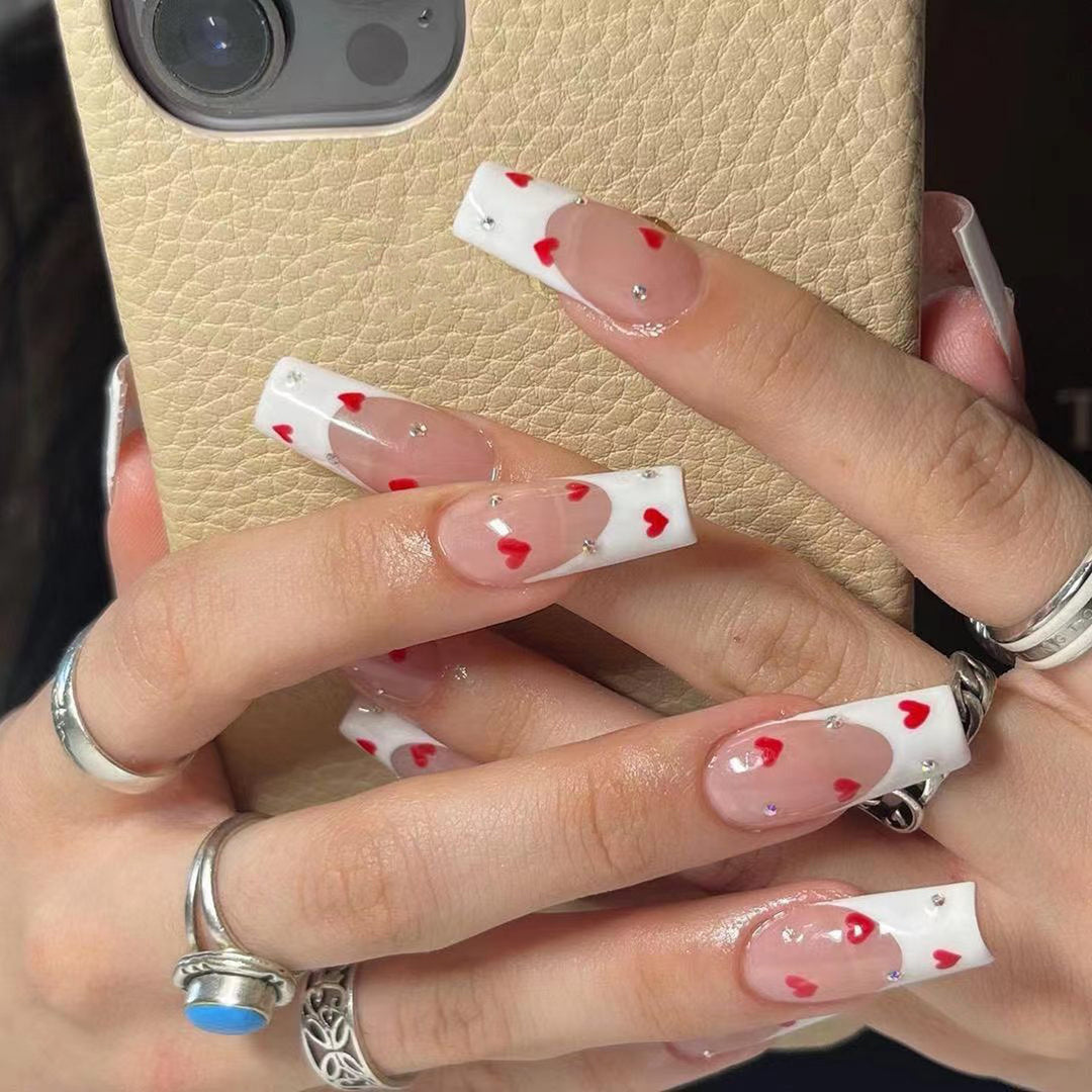 Stylish Heart-Themed Nail Art Extensions