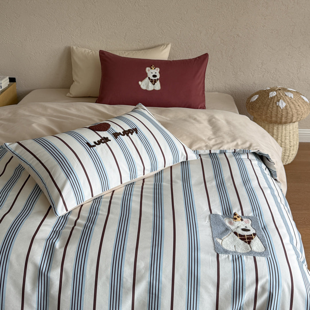 Checked cotton satin bedding set with chenille applications