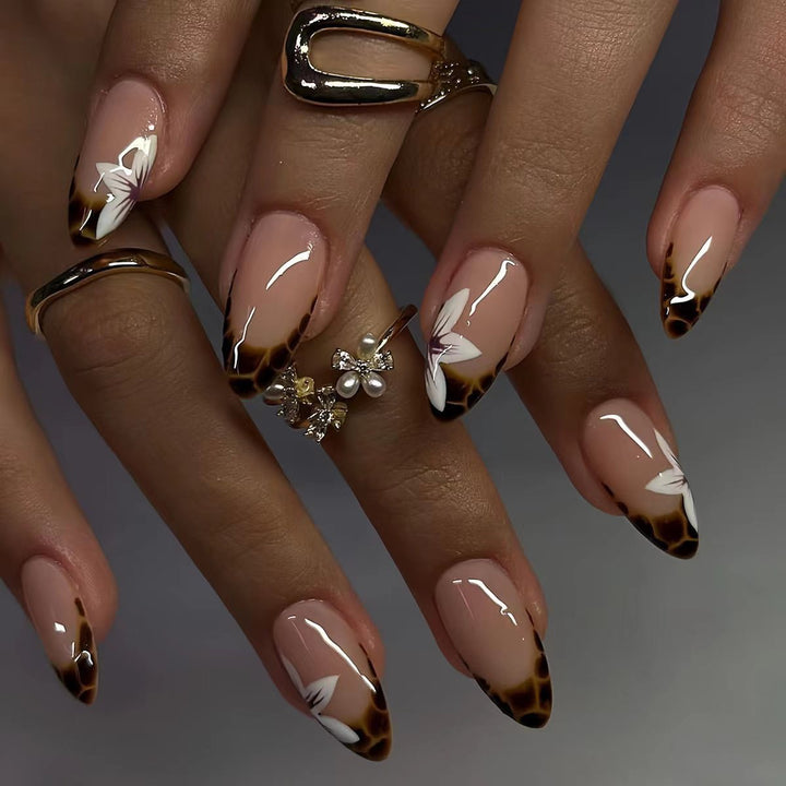 Floral and Geometric Press-On Nail Art Kalsten