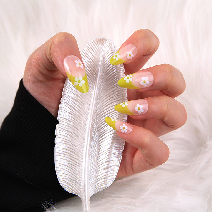 Artistic nails with flower design Kalsten