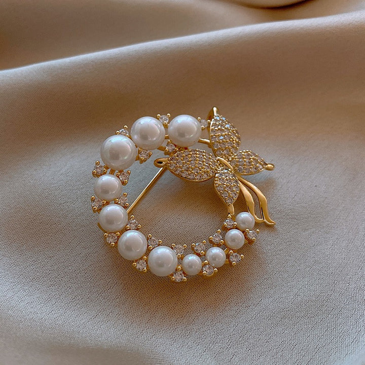 Exquisite pearls and rhinestone brooch Kalsten