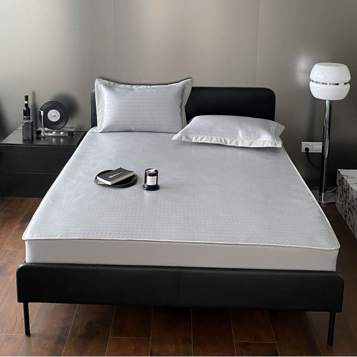 Quilted mattress topper with jacquard pattern and non-slip base