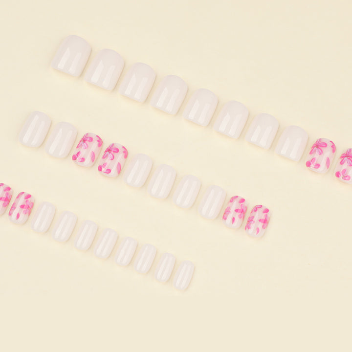 Stylish artificial nail design with floral accents Kalsten
